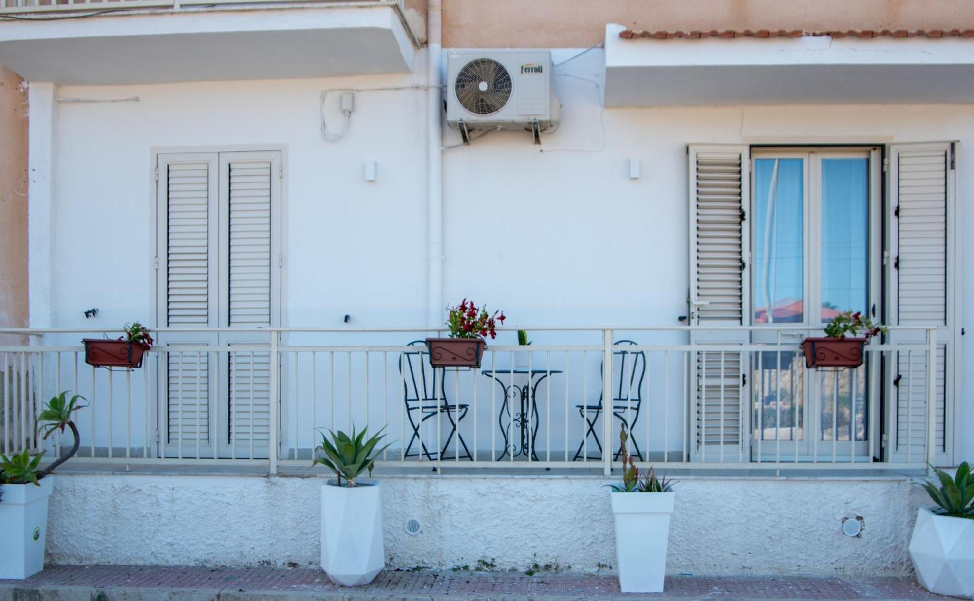 Casa Vacanze La Casetta Di Zinu' Porto Empedocle Ngoại thất bức ảnh